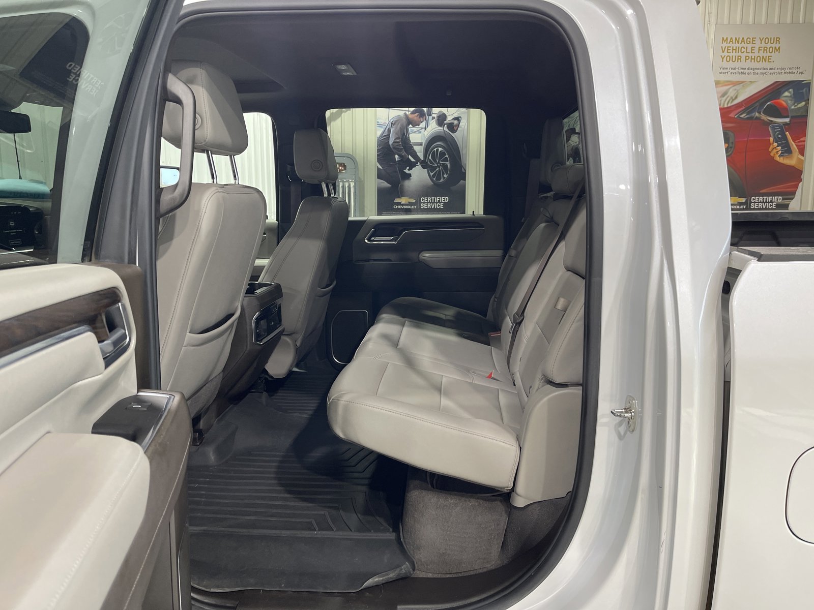 Used 2024 GMC Sierra 3500 SLT w/ SLT Premium Package AWD/4WD image 12