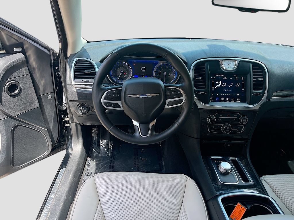 Used 2022 Chrysler 300 Touring L w/ Comfort Group RWD image 22