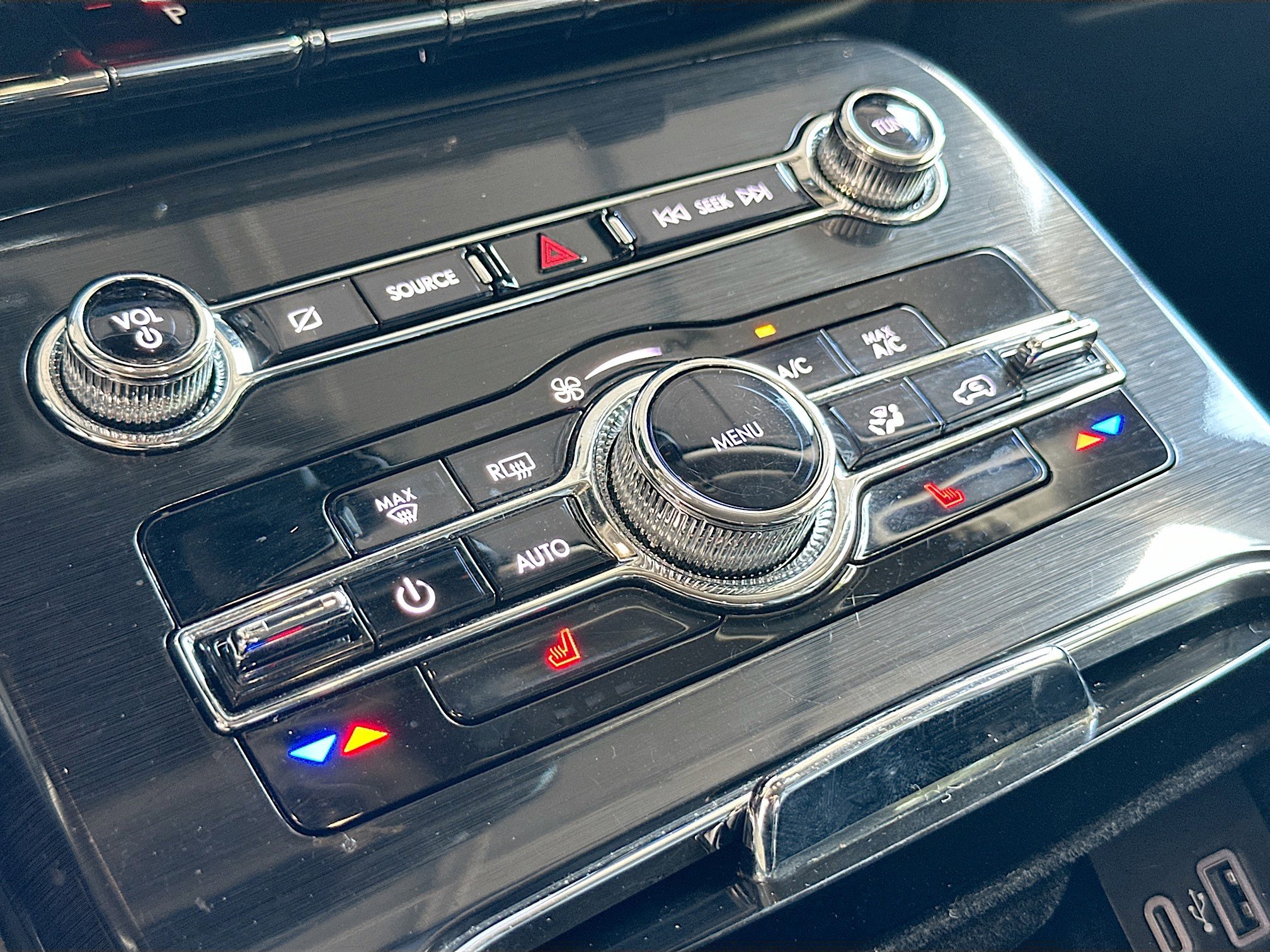 Used 2022 Lincoln Nautilus FWD w/ Premium Package image 16