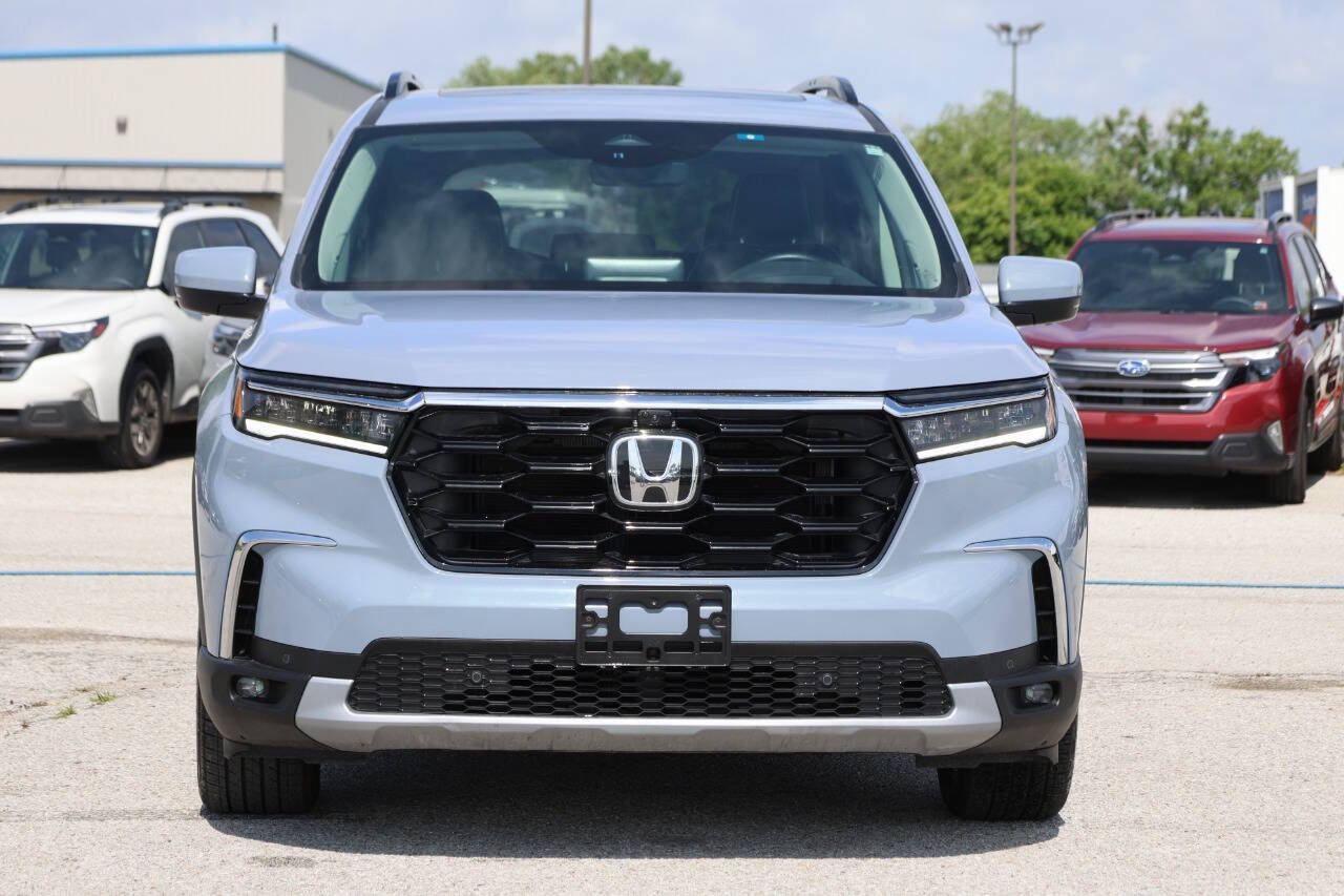 Used 2025 Honda Pilot Elite image 2