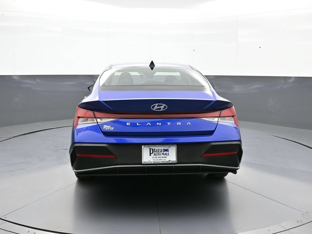 Certified 2025 Hyundai Elantra SE FWD image 7