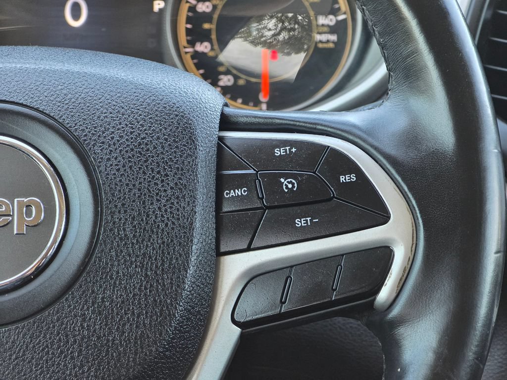 Used 2018 Jeep Cherokee Trailhawk AWD/4WD image 18