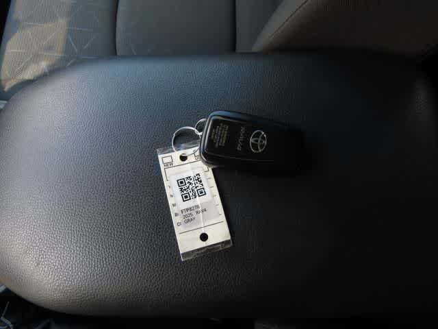 Used 2025 Toyota RAV4 XLE AWD/4WD image 25