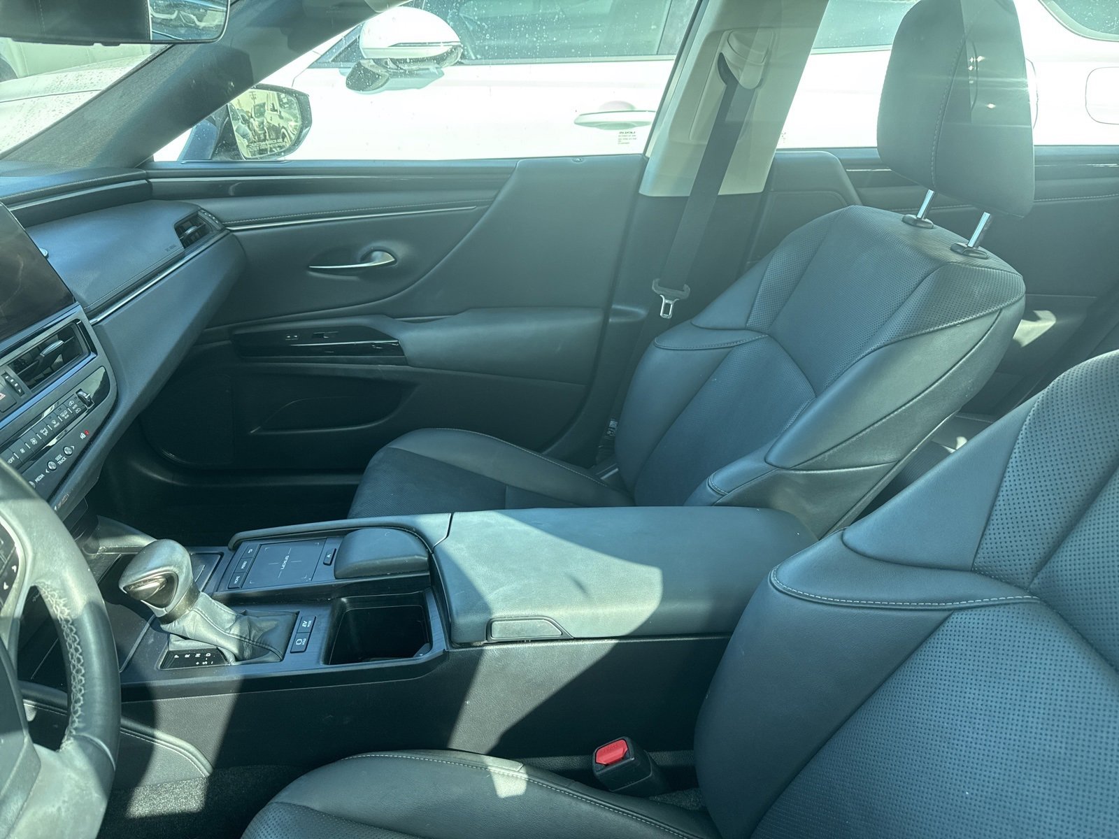 Used 2022 Lexus ES 300h image 4