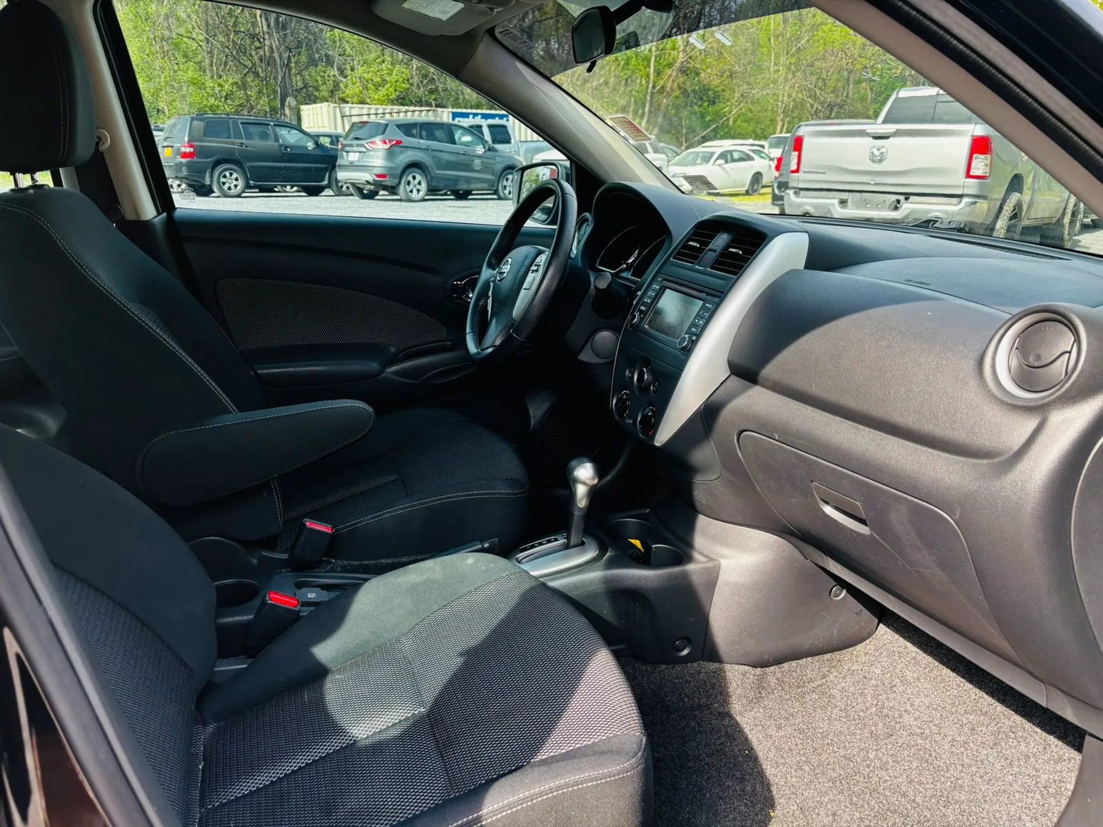 Used 2016 Nissan Versa SL FWD image 9