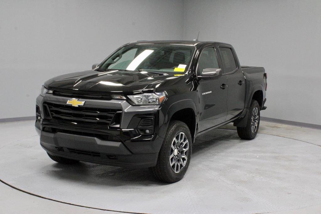 Used 2023 Chevrolet Colorado LT w/ LT Convenience Package II AWD/4WD image 5