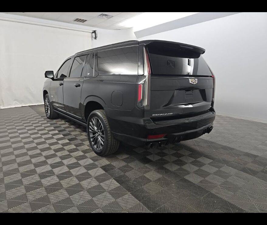 Used 2023 Cadillac Escalade ESV V AWD/4WD image 10