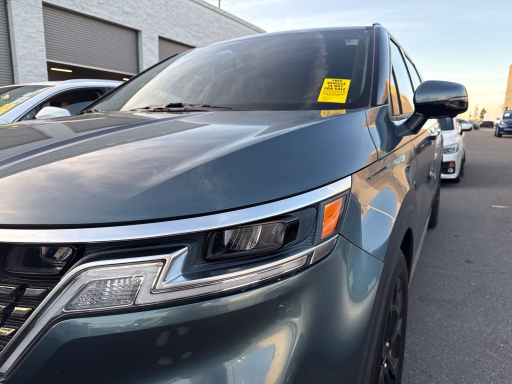 Used 2022 Kia Carnival SX FWD image 3
