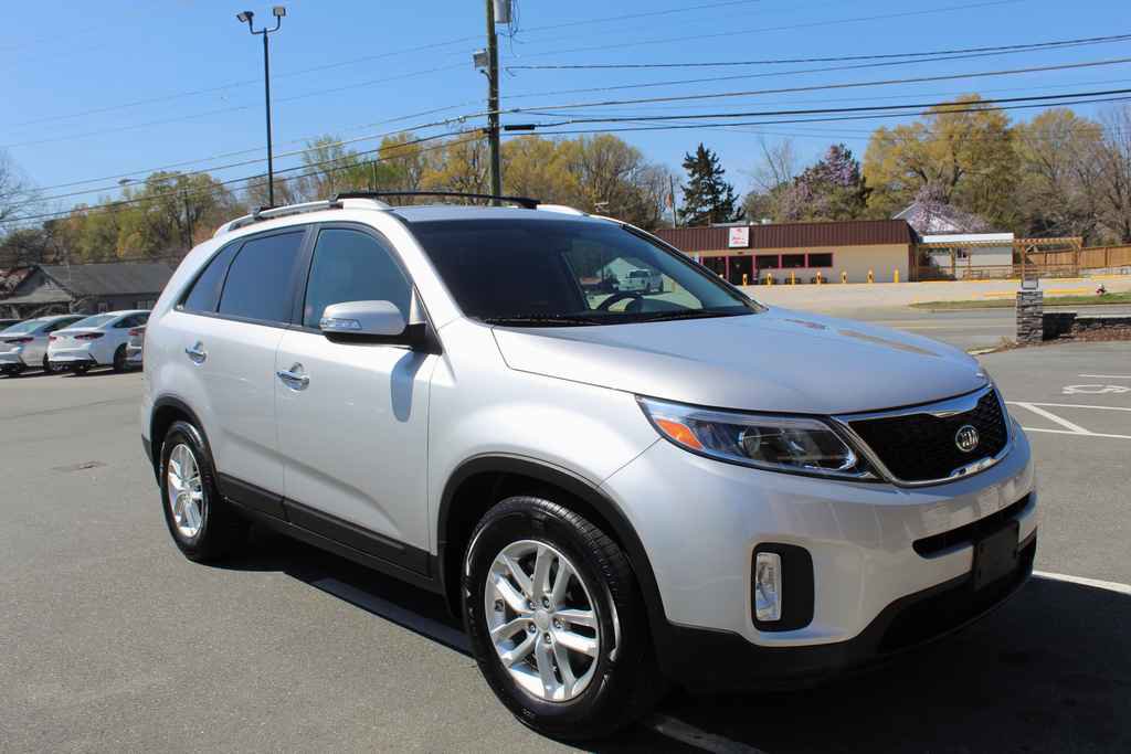 Used 2014 Kia Sorento LX image 3