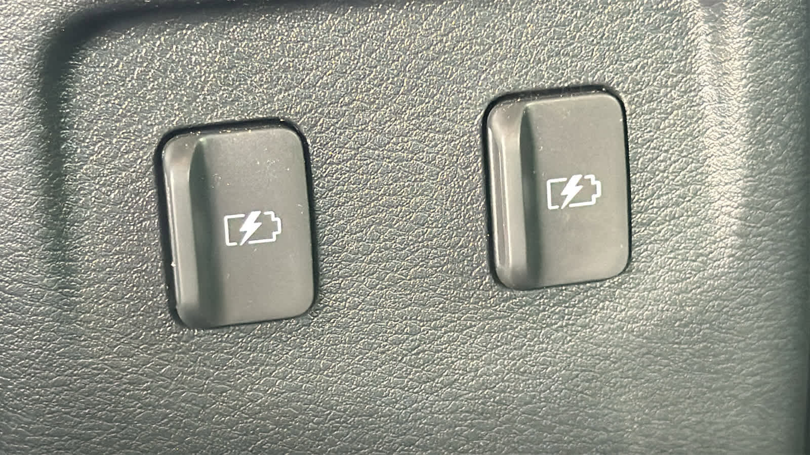 Used 2024 Nissan Kicks SR image 30