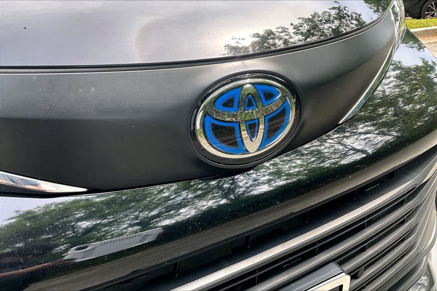 Certified 2025 Toyota Sienna XLE FWD image 30