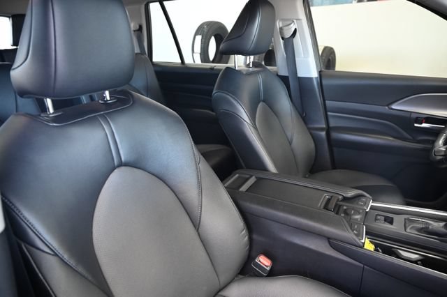 Used 2024 Toyota Grand Highlander AWD image 9