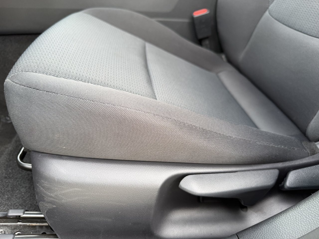 Used 2025 Toyota Prius LE FWD image 23
