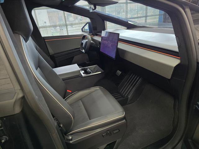 Used 2024 Tesla Cybertruck AWD Crew Cab image 22
