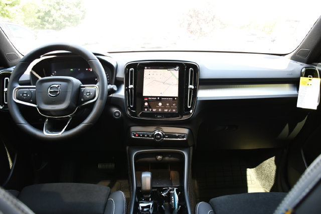 New 2026 Volvo XC40 B5 Ultra w/ Protection Package Premier AWD/4WD image 19