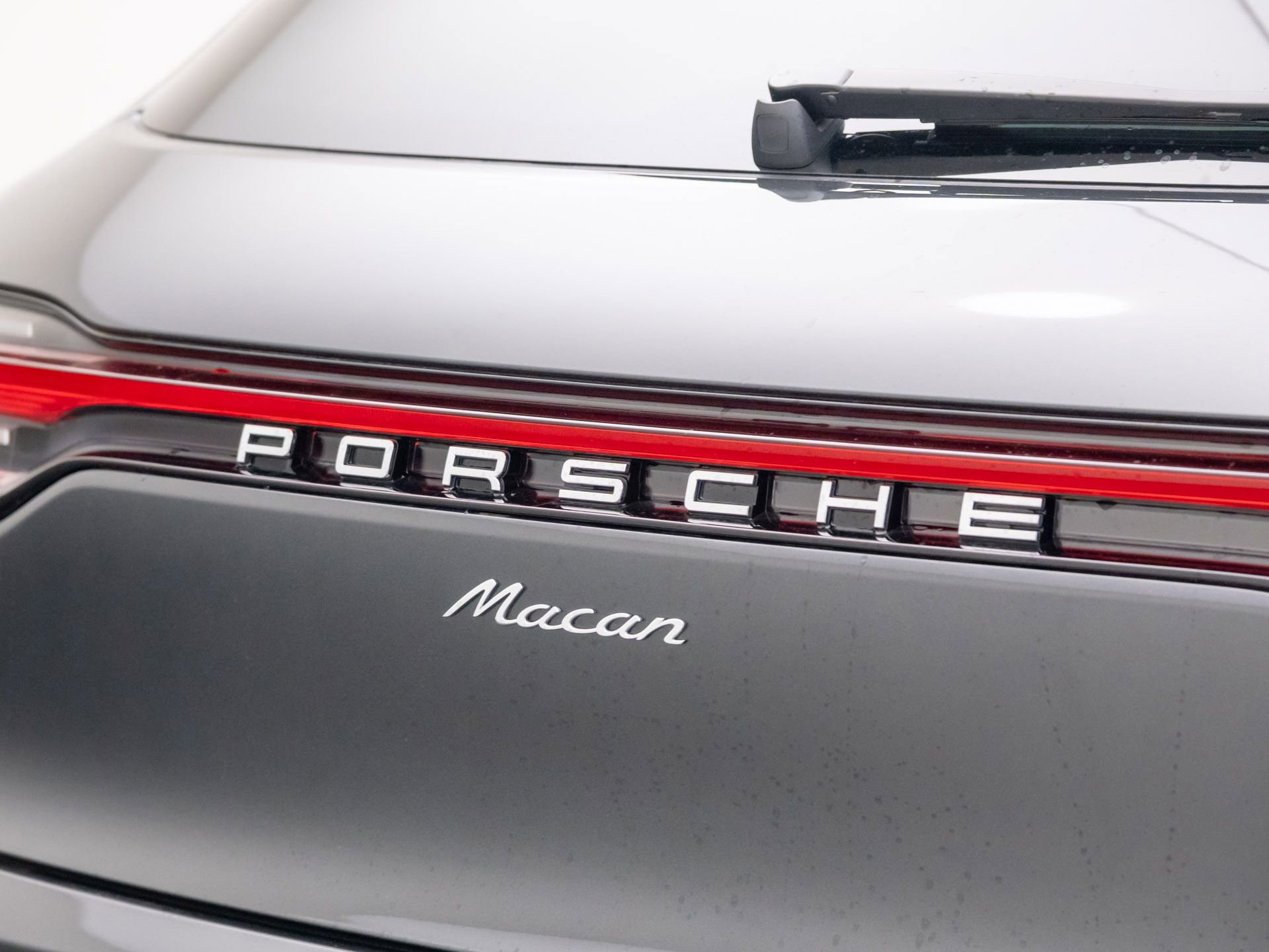 Certified 2025 Porsche Macan image 31