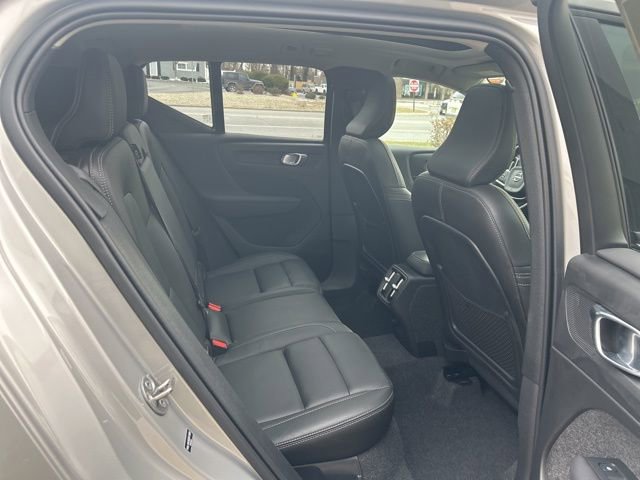 Certified 2025 Volvo XC40 B5 Plus AWD/4WD image 13