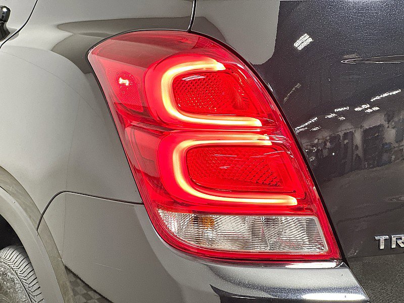 Used 2022 Chevrolet Trax LT w/ LT Convenience Package image 23