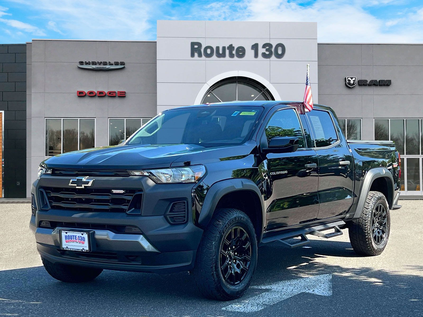 Used 2024 Chevrolet Colorado Trail Boss w/ Technology Package AWD/4WD image 2