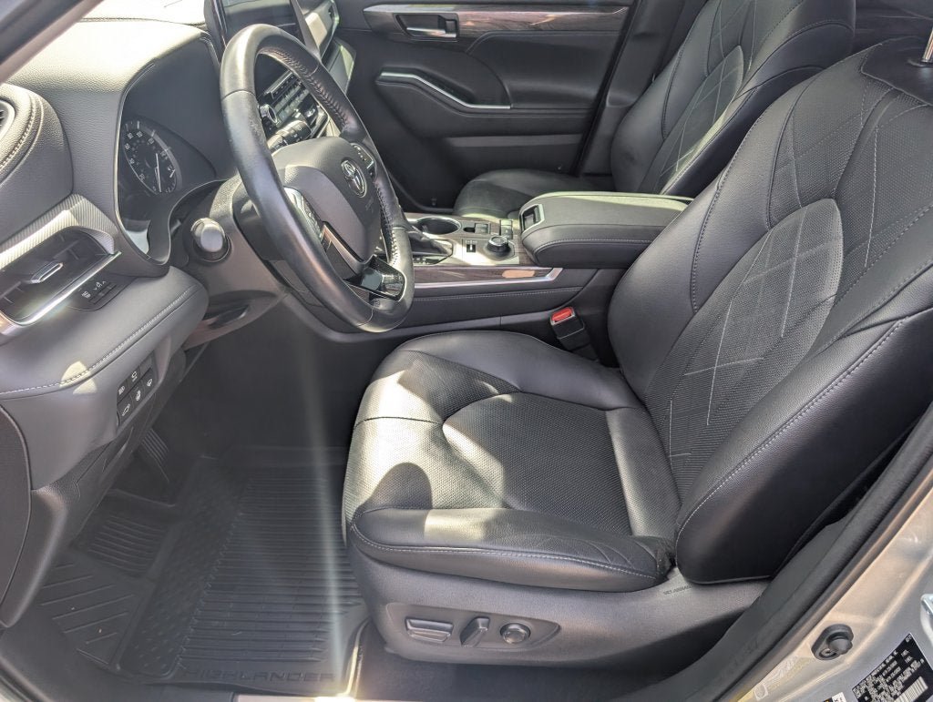 Certified 2021 Toyota Highlander Platinum AWD/4WD image 14