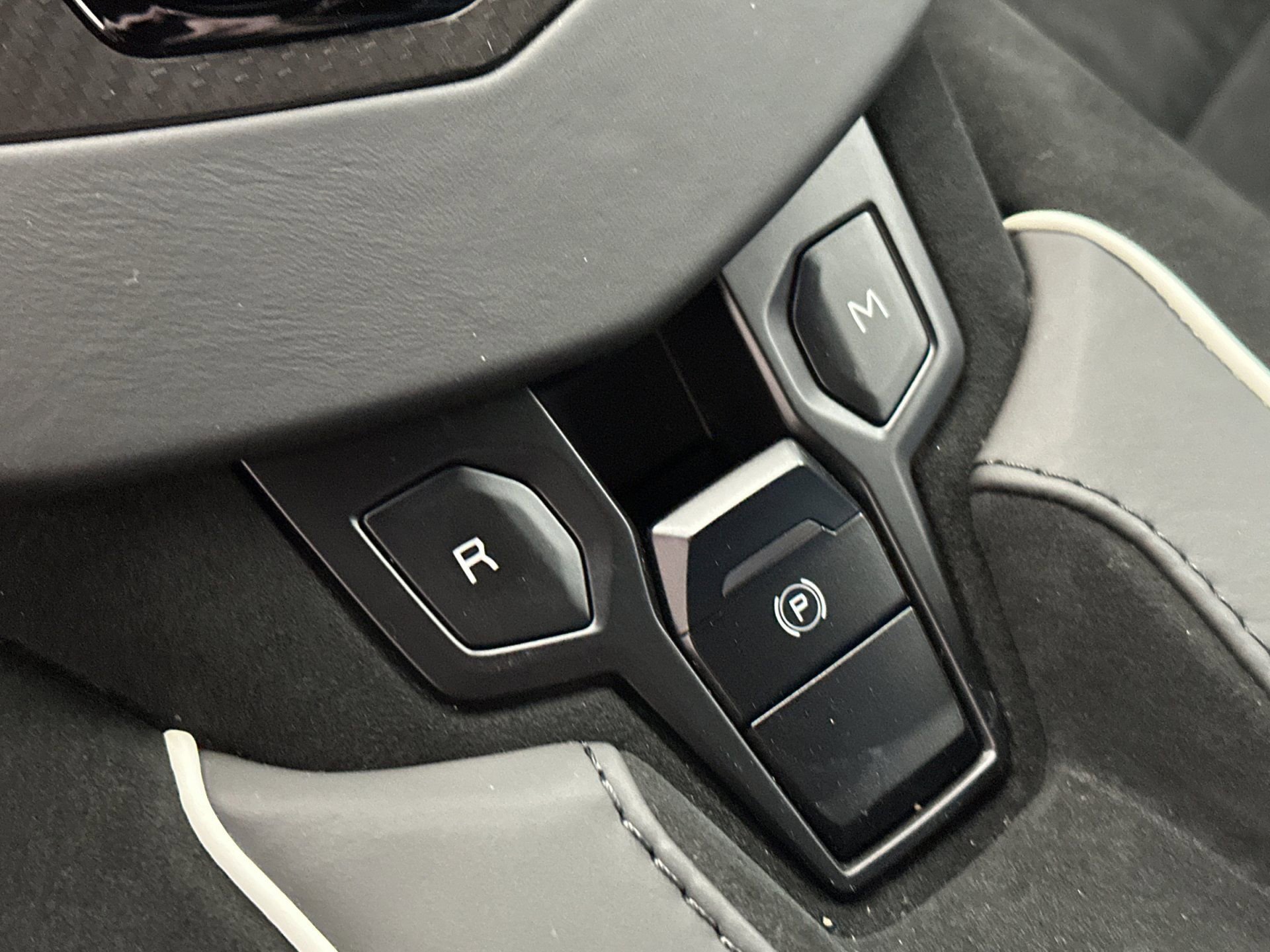 Used 2021 Lamborghini Aventador SVJ image 22