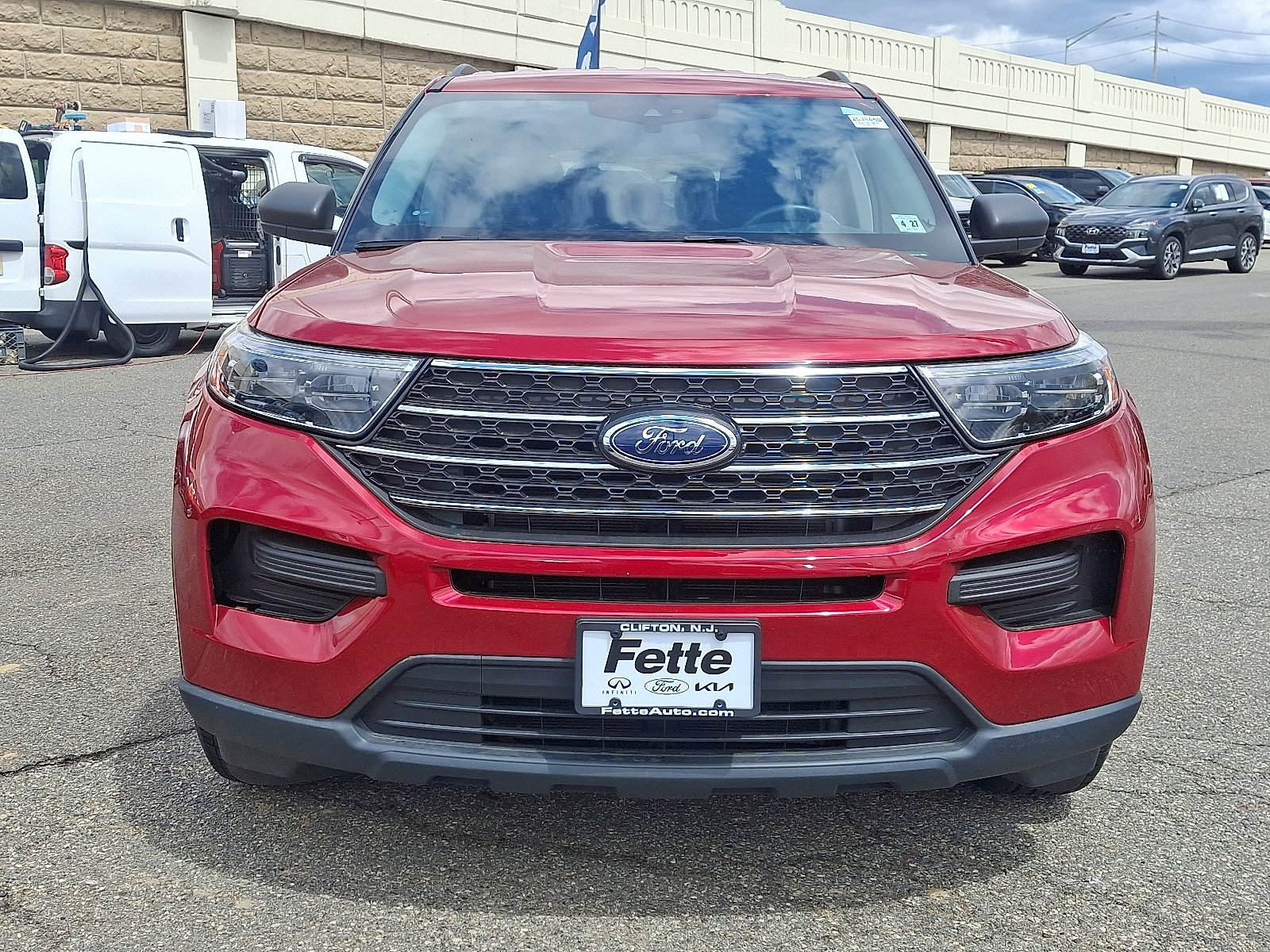 Used 2022 Ford Explorer XLT w/ Class IV Trailer Tow Package AWD/4WD image 2