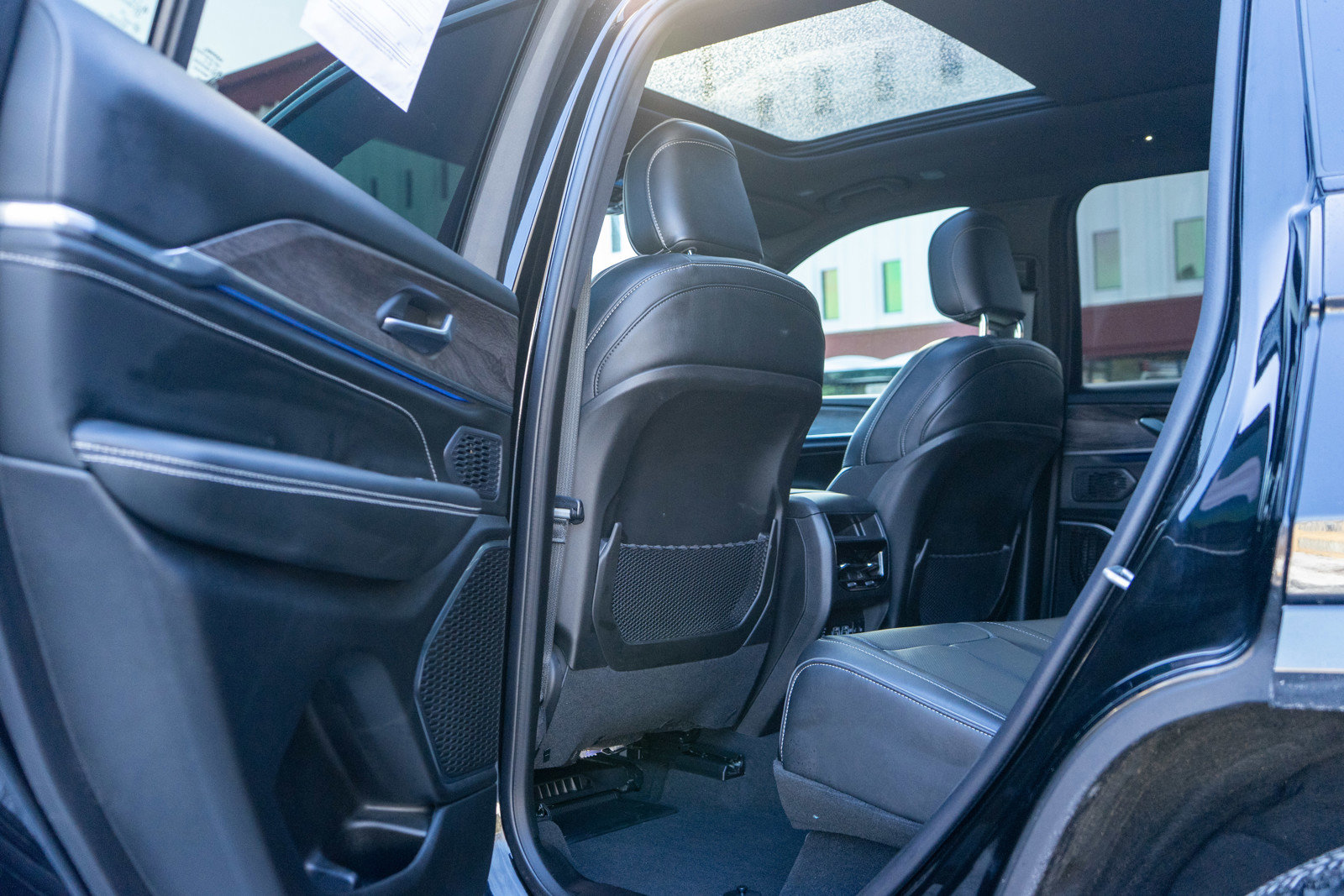 Used 2025 Jeep Grand Cherokee Overland image 30