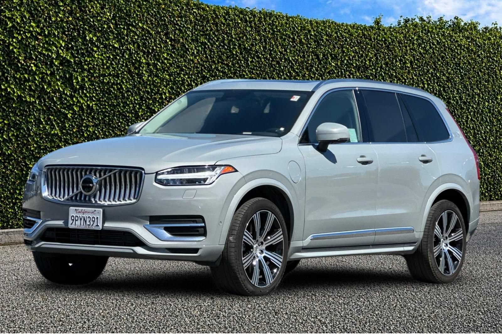 Used 2025 Volvo XC90 T8 Plus w/ Protection Package Premier AWD/4WD image 8