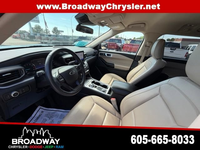 Used 2020 Ford Explorer XLT w/ Equipment Group 202A AWD/4WD image 16