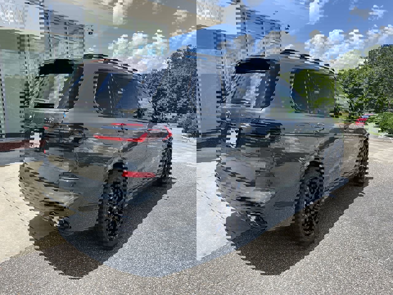 Used 2026 BMW X7 xDrive40i w/ M Sport Package image 8