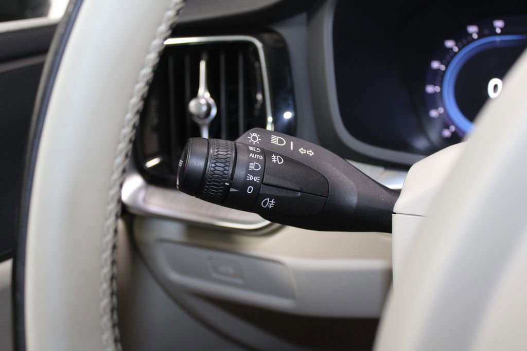 Used 2024 Volvo V60 B5 Cross Country Plus image 39