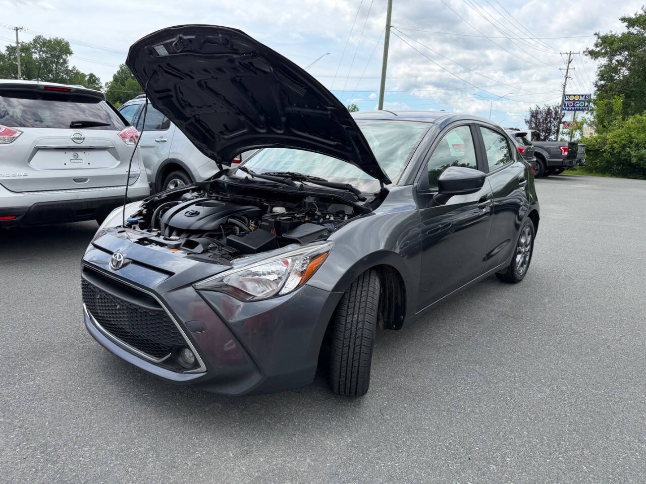 Used 2020 Toyota Yaris LE FWD image 19