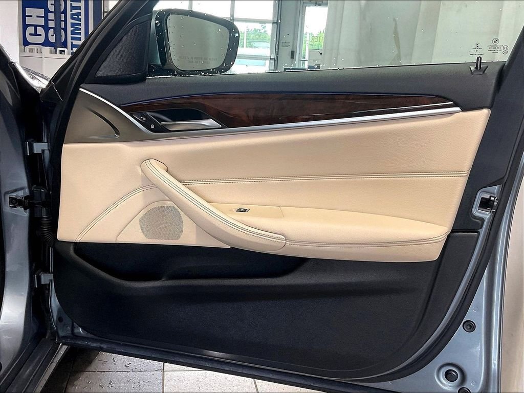 Used 2019 BMW 530e xDrive w/ Convenience Package AWD/4WD image 12