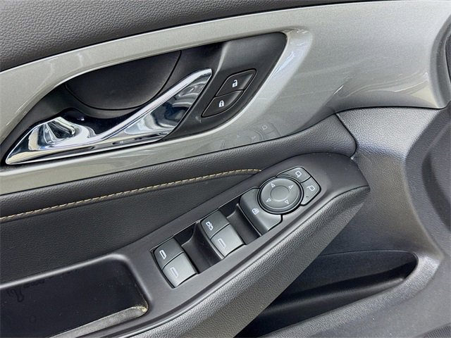 Used 2020 Chevrolet Traverse LT image 19