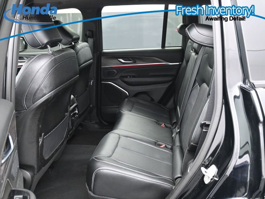 Used 2023 Jeep Grand Cherokee Overland AWD/4WD image 18