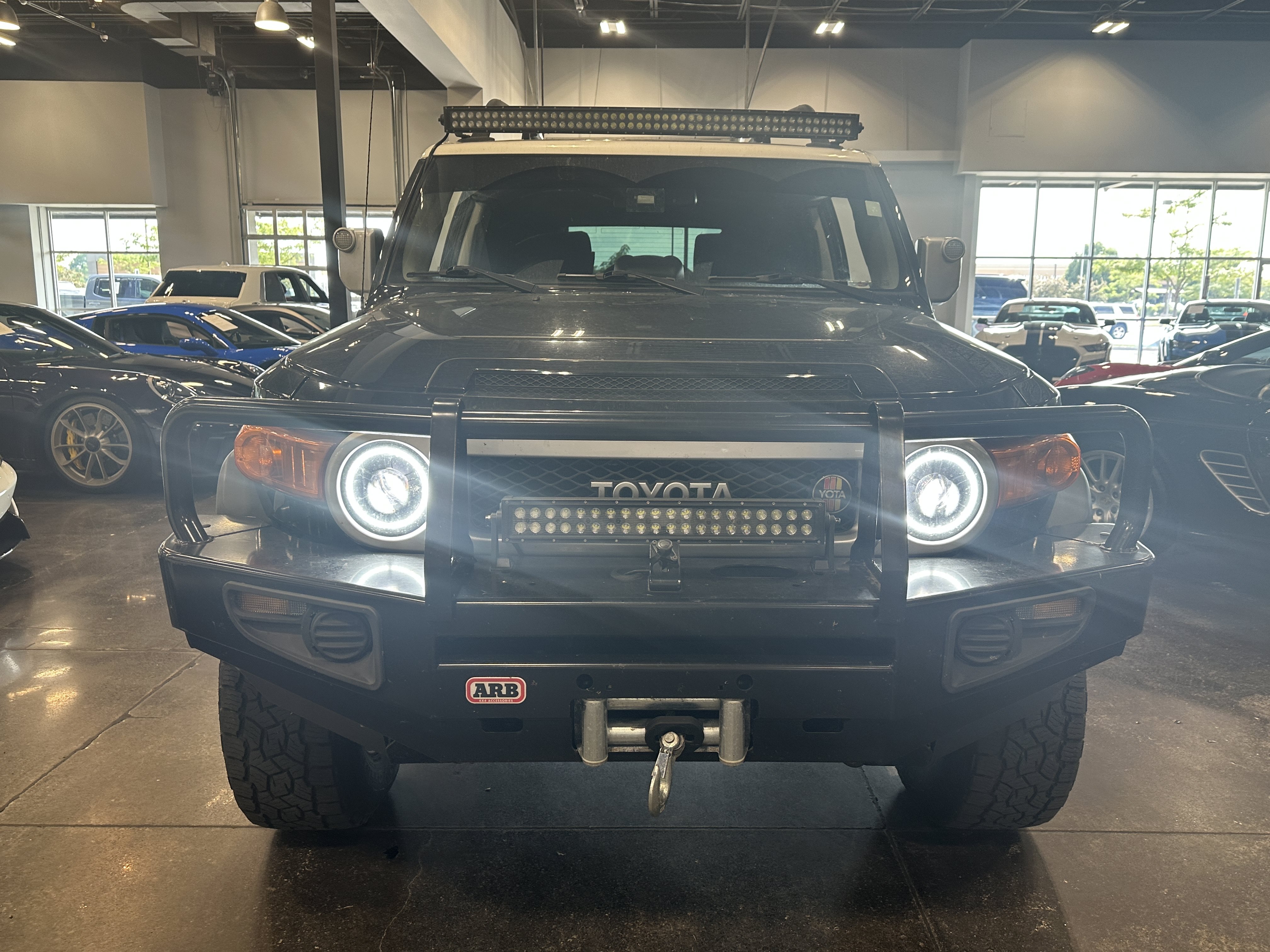 Used 2012 Toyota FJ Cruiser 4WD w/ Convenience Pkg image 2