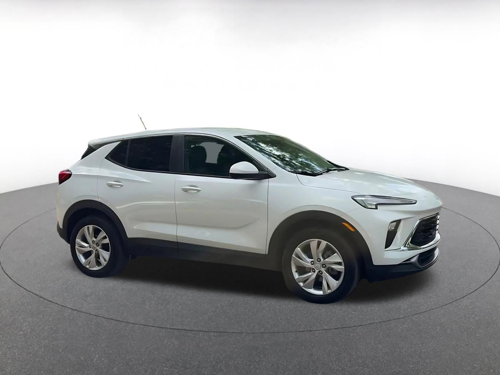 Used 2025 Buick Encore GX Preferred FWD image 2