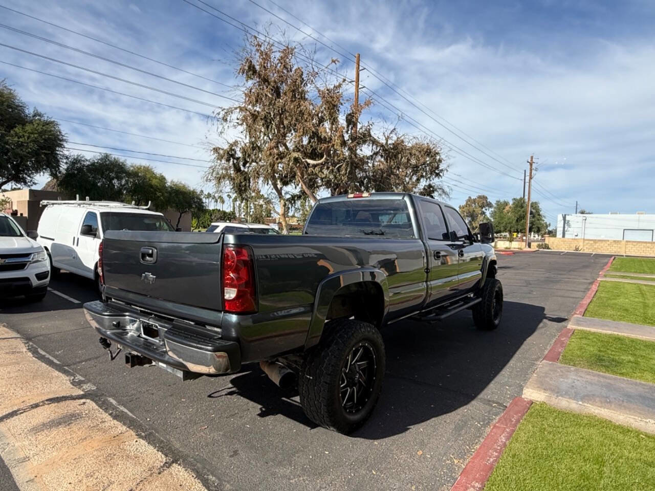 Used 2004 Chevrolet Silverado 2500 LS w/ Skid Plate Package image 5