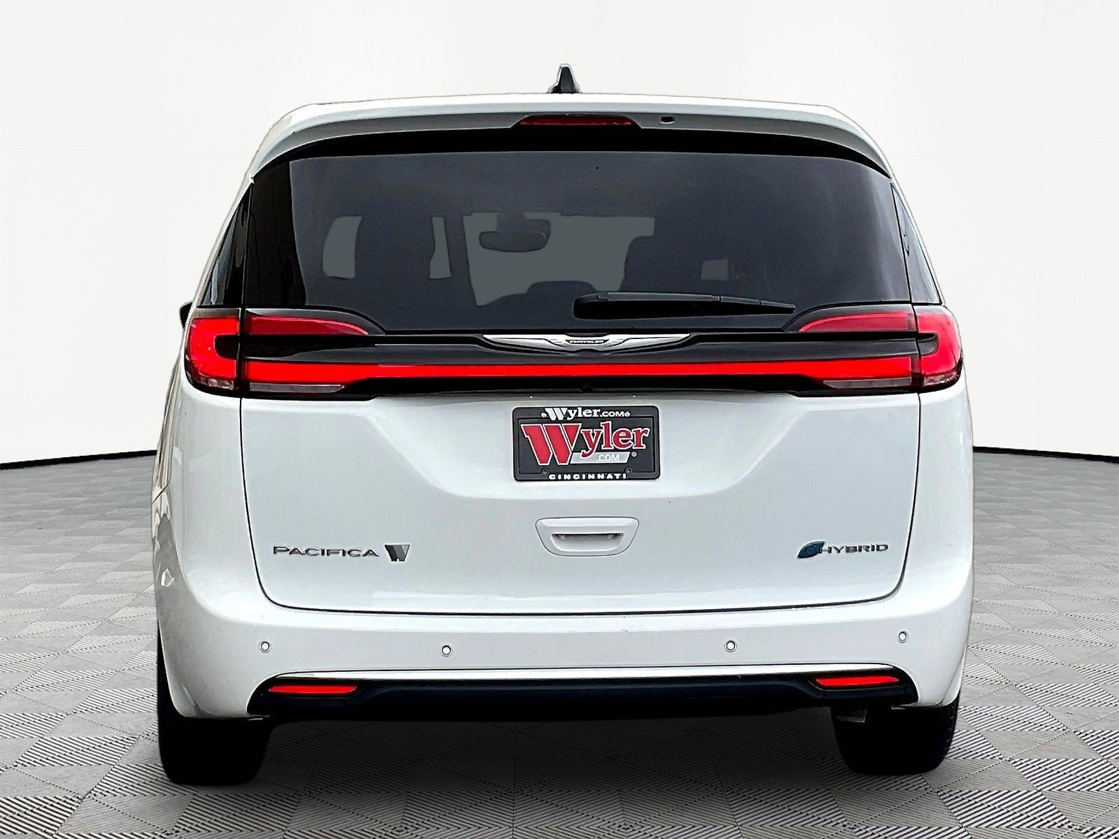 Used 2023 Chrysler Pacifica Touring-L FWD image 5