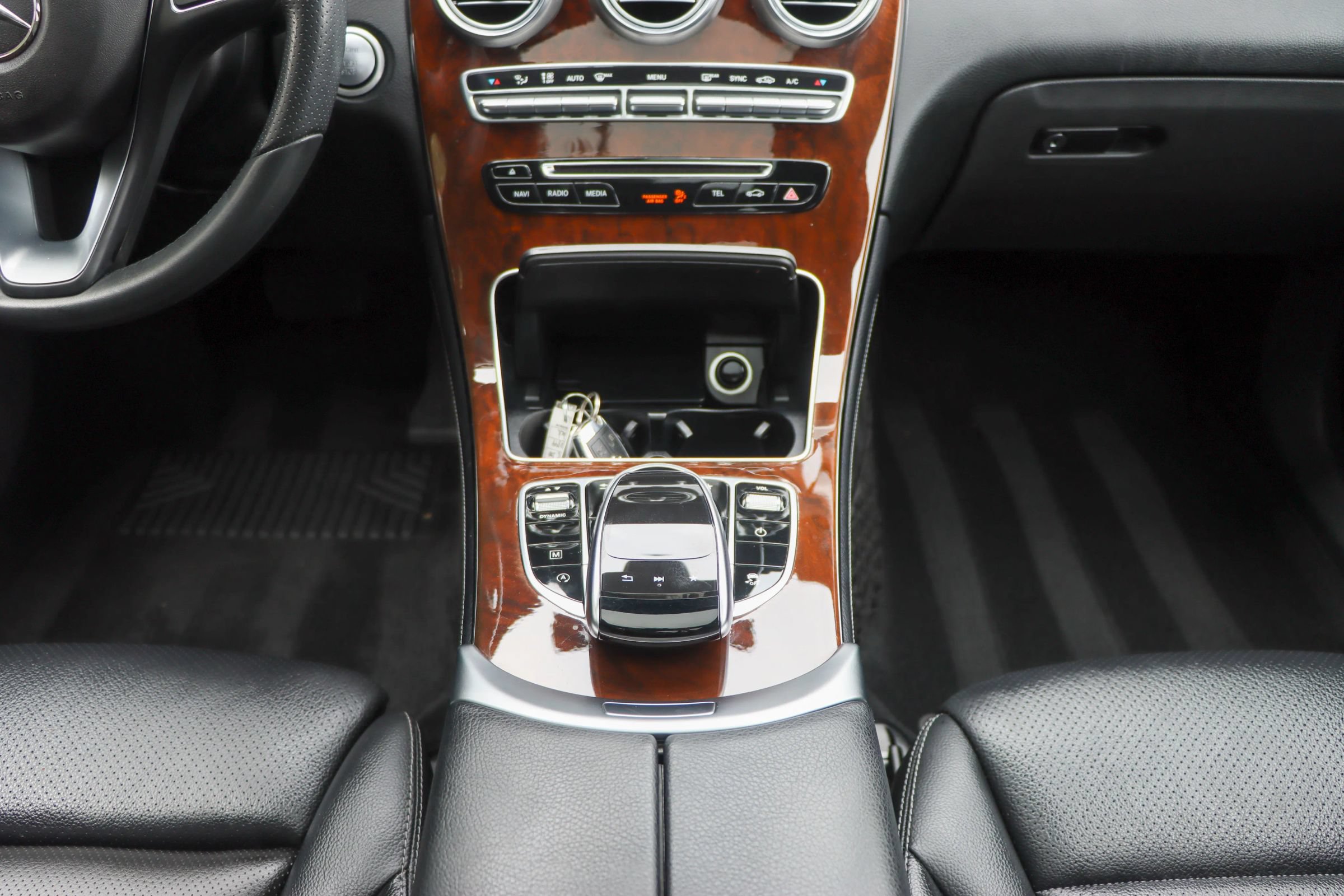 Used 2018 Mercedes-Benz GLC 300 w/ Multimedia Package image 27