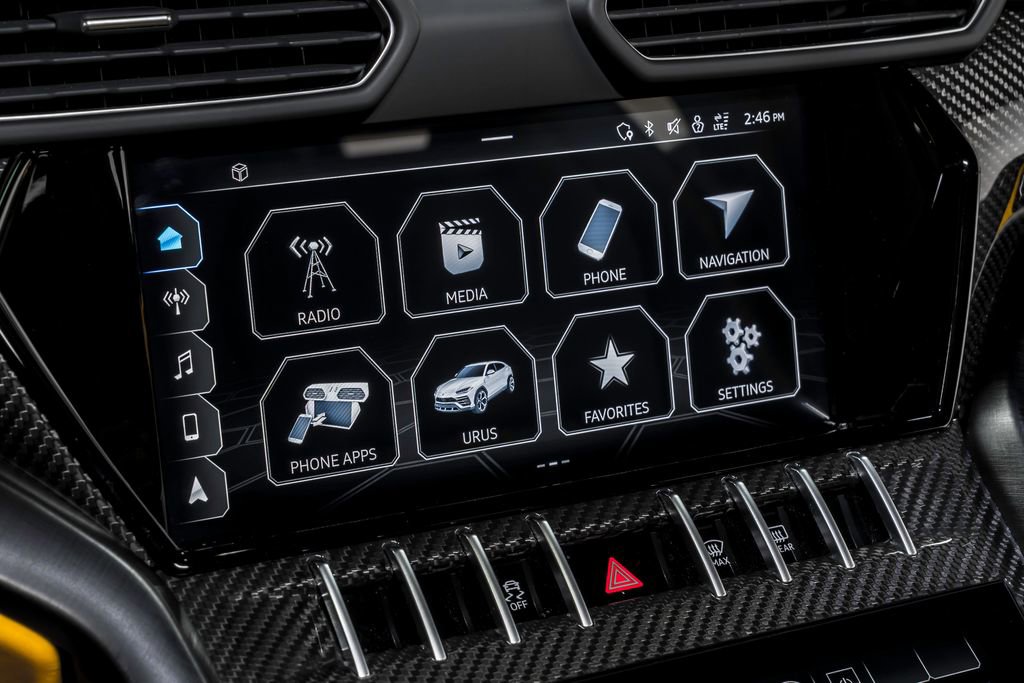 Used 2022 Lamborghini Urus AWD/4WD image 23