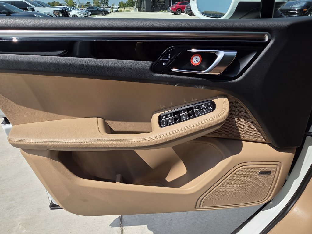 Certified 2021 Porsche Macan AWD/4WD image 26
