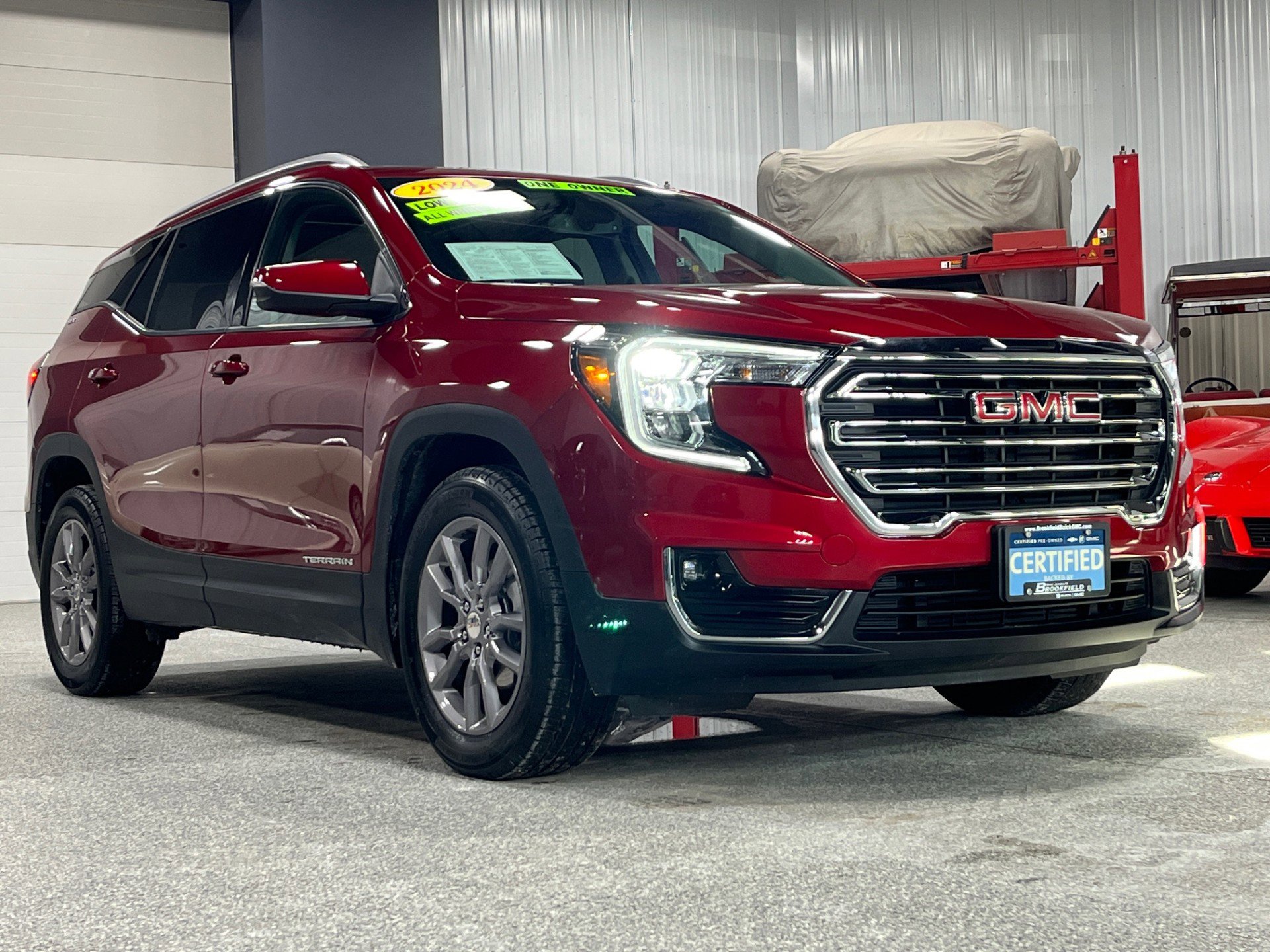 Certified 2024 GMC Terrain SLT w/ Infotainment Package II image 7