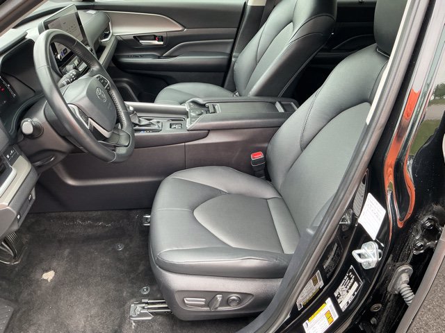 Used 2025 Toyota Grand Highlander AWD image 10