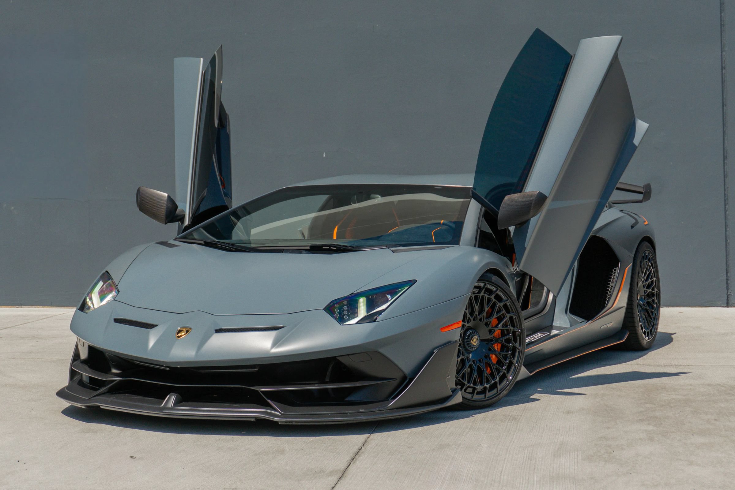 Used 2019 Lamborghini Aventador SVJ AWD/4WD image 4