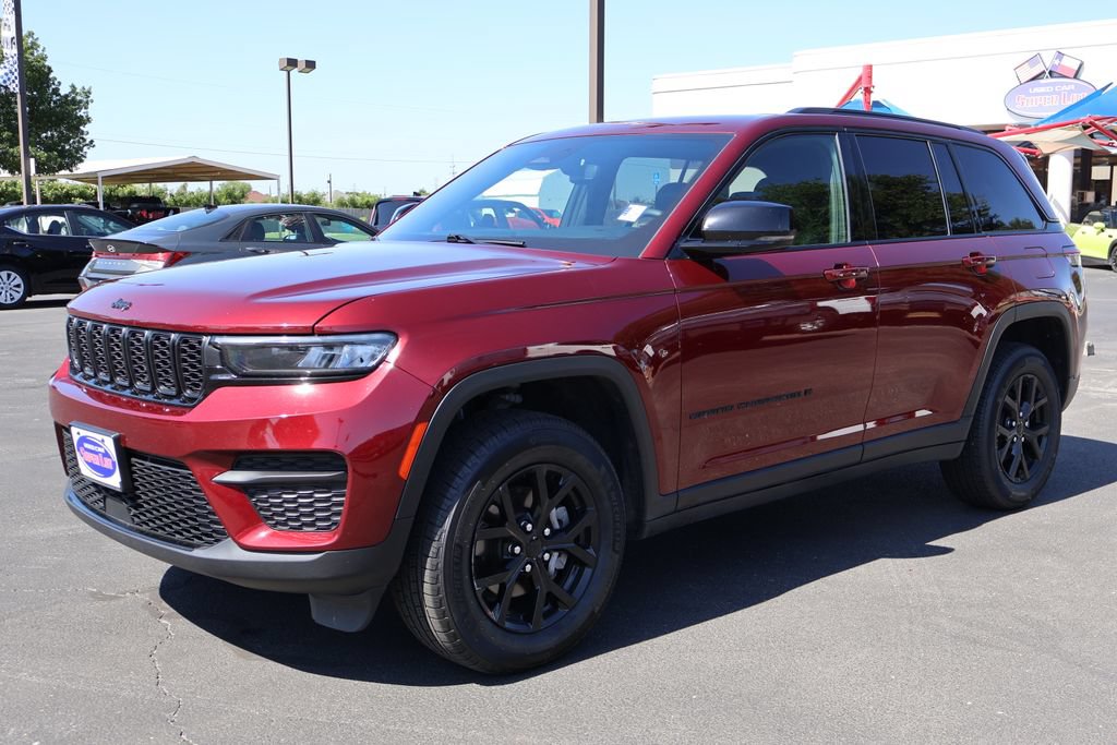 Used 2024 Jeep Grand Cherokee Altitude RWD image 7