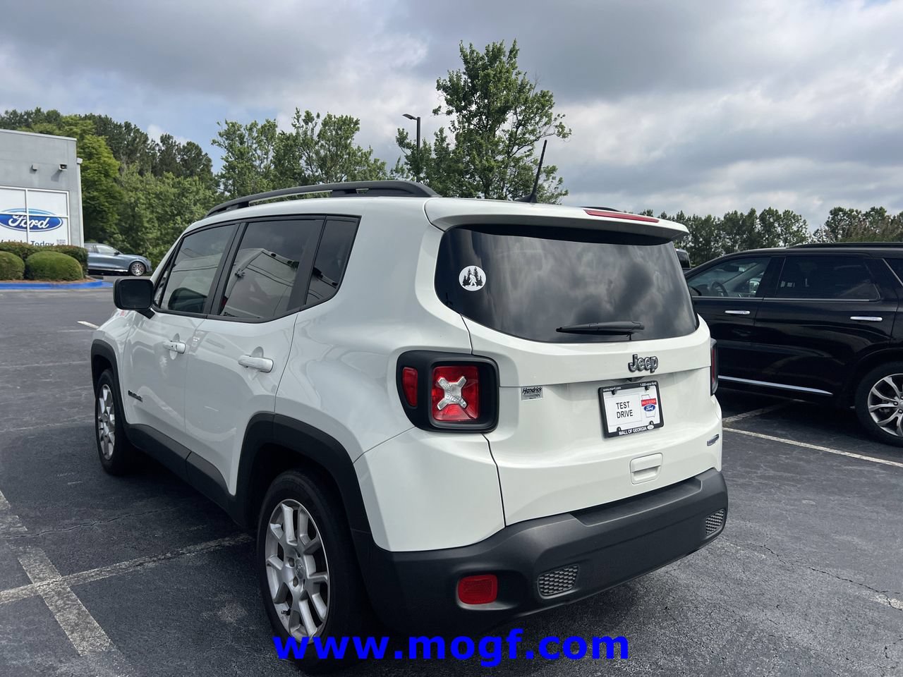Used 2021 Jeep Renegade Latitude w/ Convenience Group FWD image 2