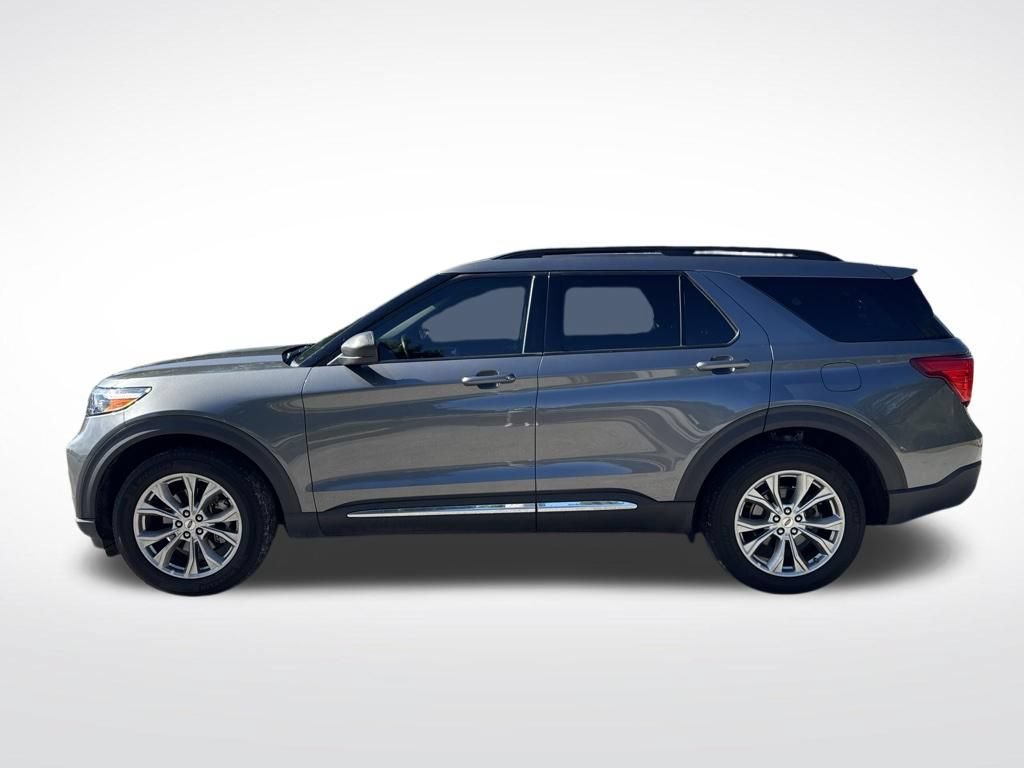 Used 2024 Ford Explorer XLT w/ Equipment Group 202A AWD/4WD image 8
