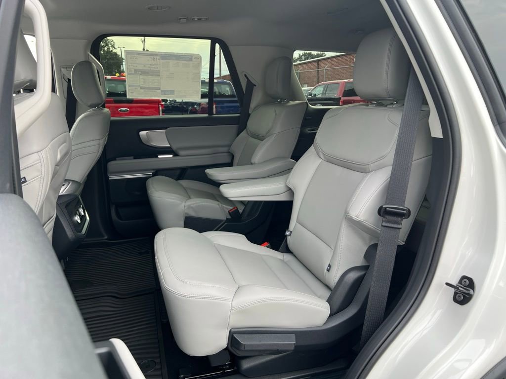 New 2026 Ford Expedition Active image 14