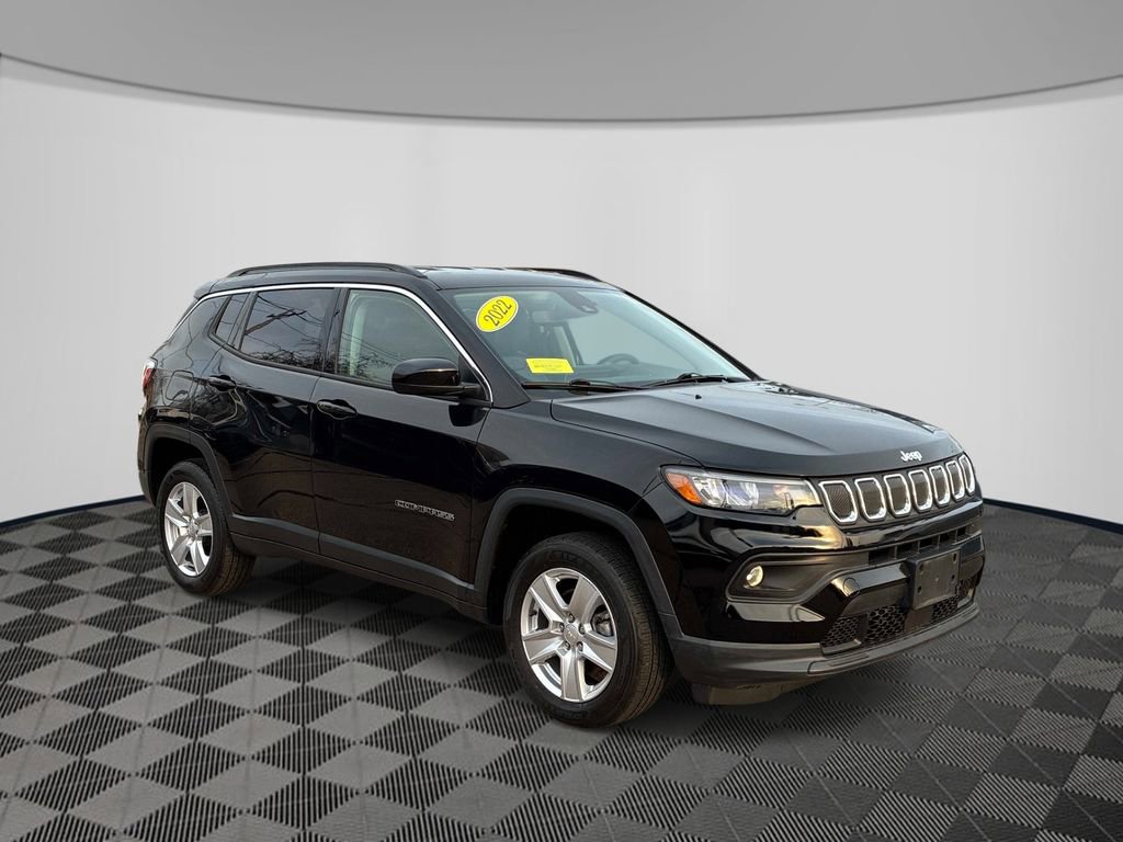 Used 2022 Jeep Compass Latitude image 3